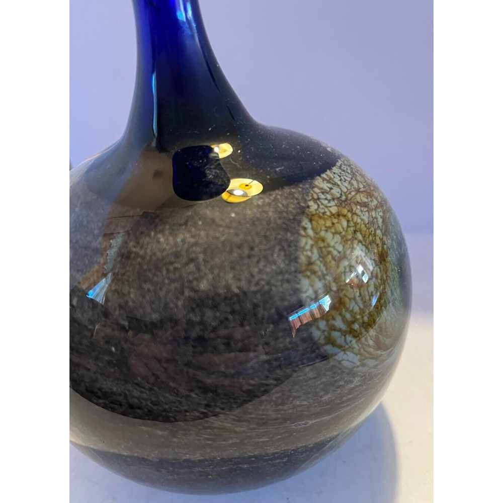 Signed (Donald) Carlson Glass Vase ~ 7 inches tall - Picture 3 of 4